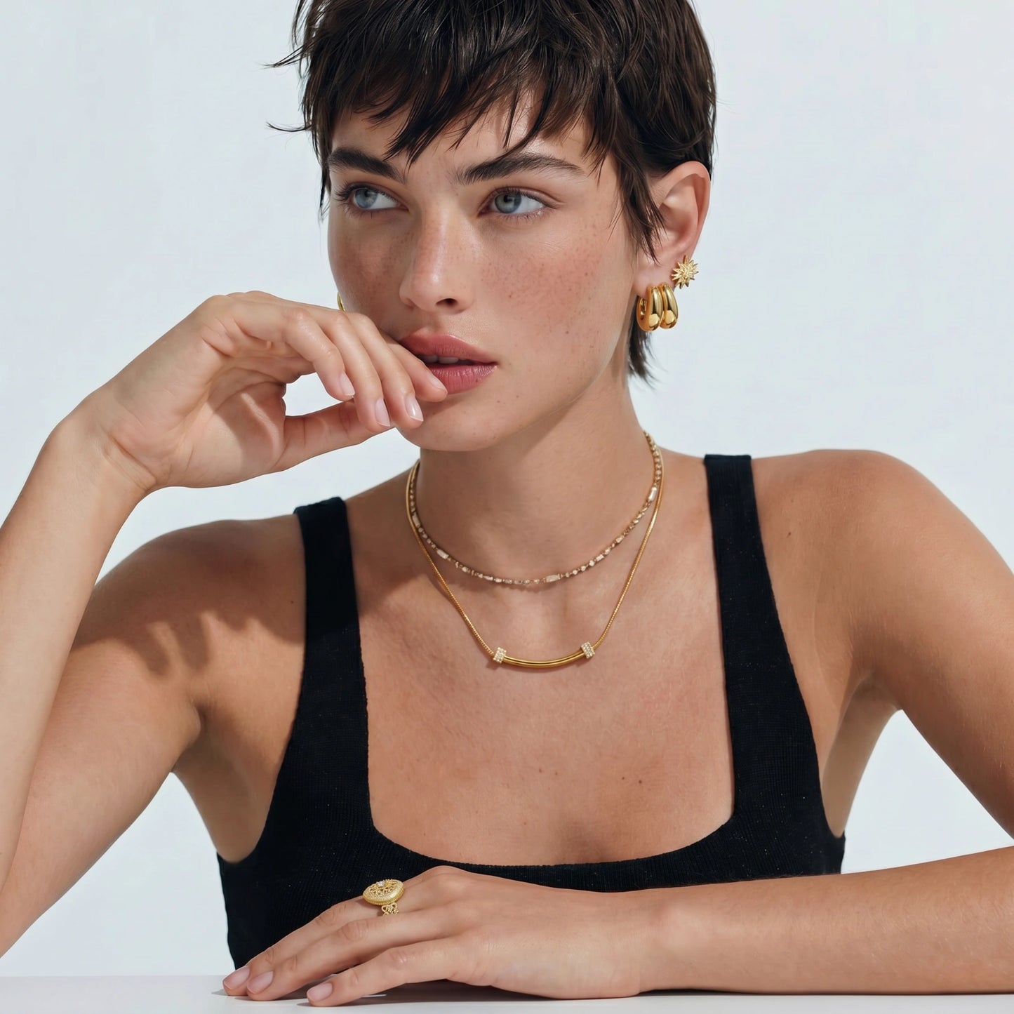 Curved Spark Bar Necklace